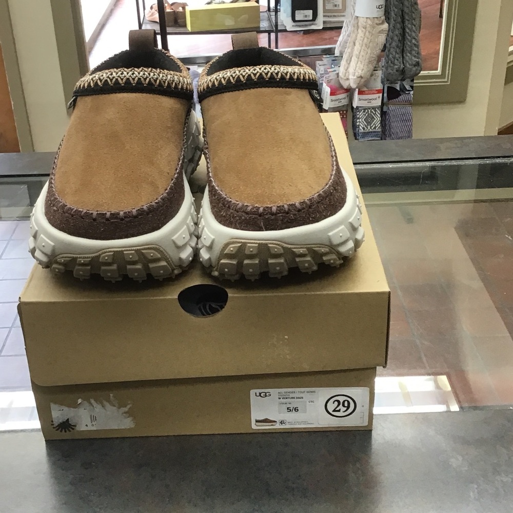 UGG Chestnut Suede Slip-On Moccasin Clog
Womens Venture Daze